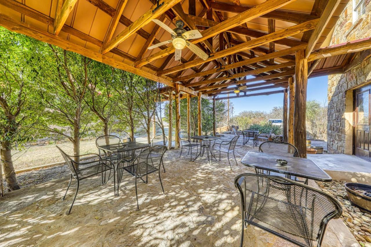 Vila The Pecan @ Mendelbaum Winery Guest Cabins Fredericksburg Exteriér fotografie