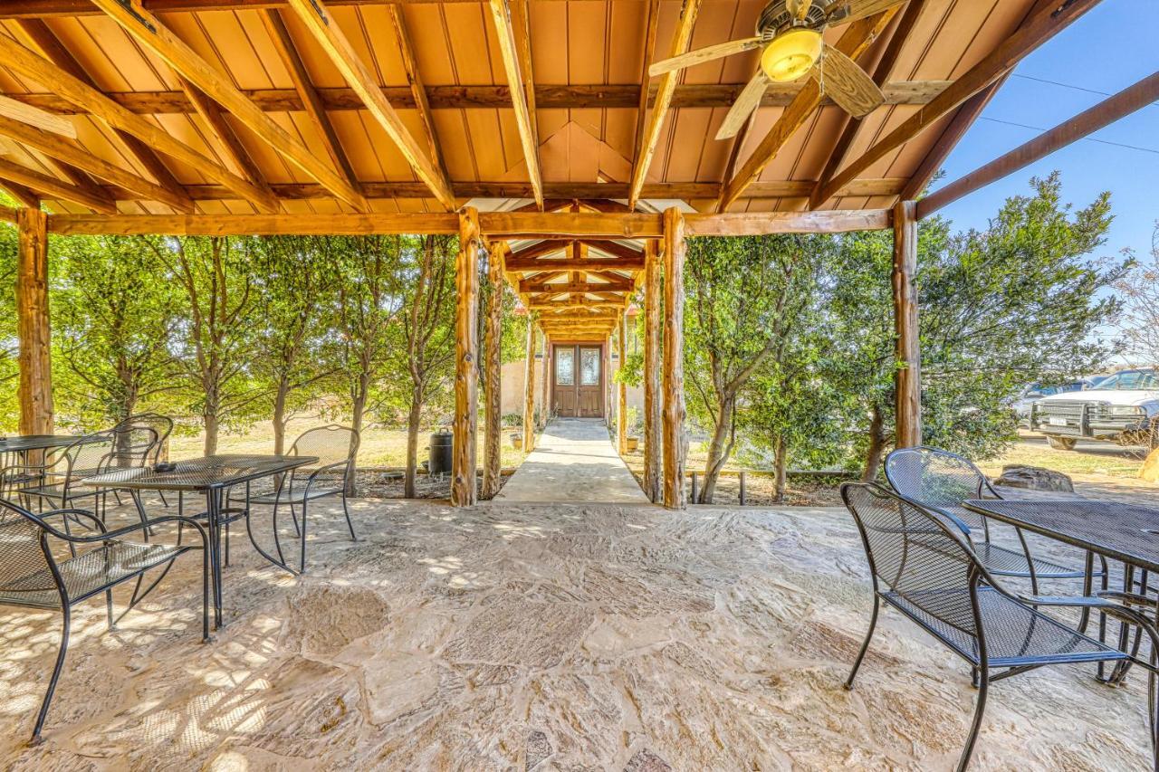 Vila The Pecan @ Mendelbaum Winery Guest Cabins Fredericksburg Exteriér fotografie