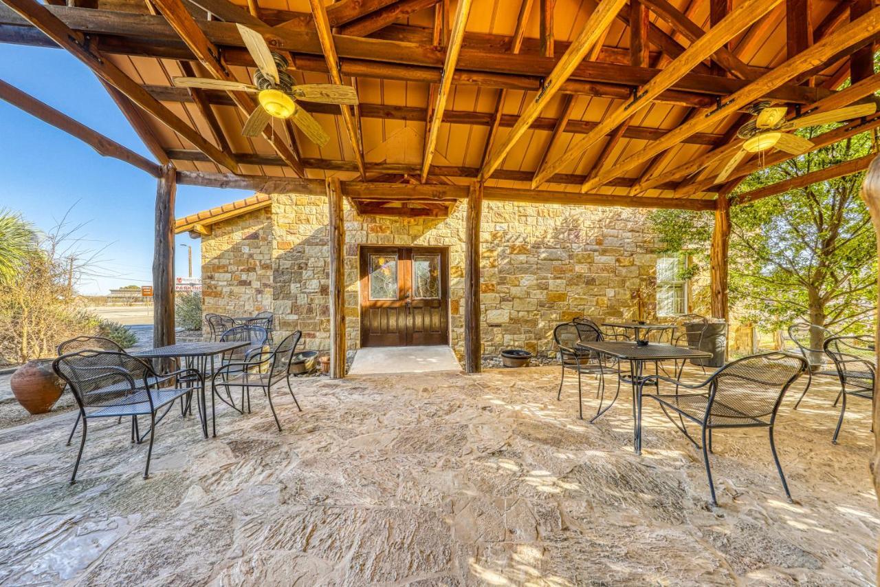 Vila The Pecan @ Mendelbaum Winery Guest Cabins Fredericksburg Exteriér fotografie